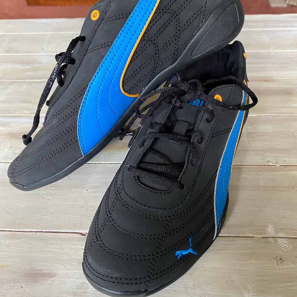 Black puma boys sneakers